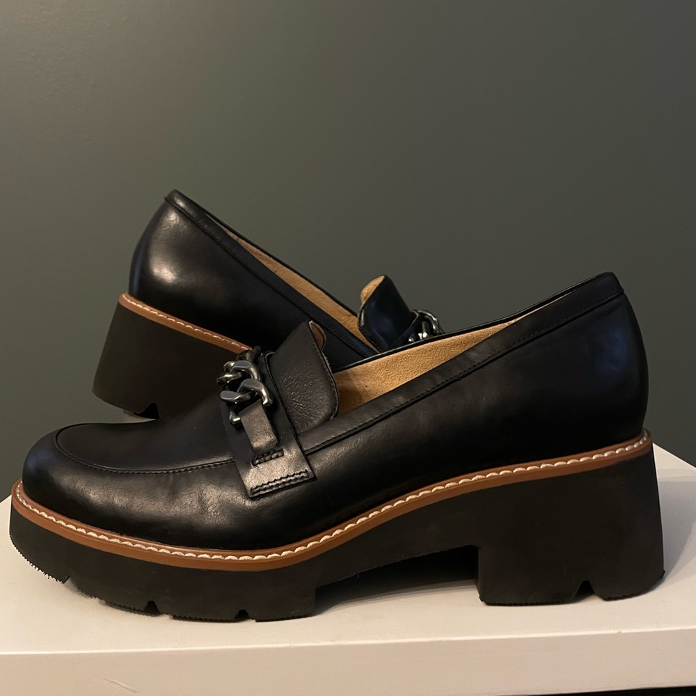 Naturalizer Desi Loafer size 9
